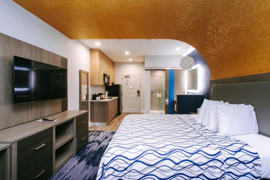 Palace Inn Blue Houston East Beltway 8 - Deluxe King Studio