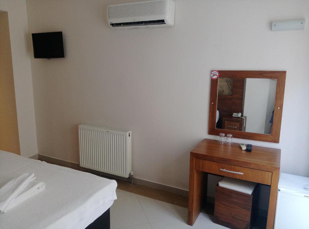 TV a/nebo společenská místnost v ubytování Dinara Hotel