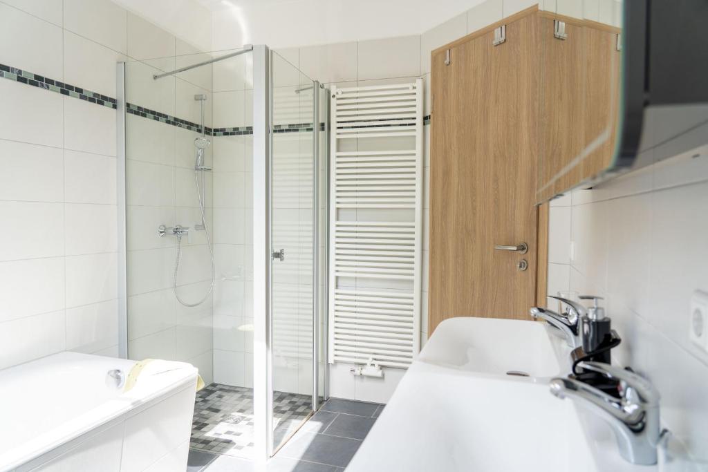Hotel Zur Waldhufe - Apartment With Balcony