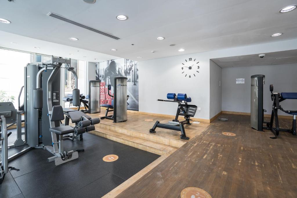 Fitness centrum a/nebo fitness zařízení v ubytování HiGuests - Studio With Incredible Sea Views, 3-min to Beach