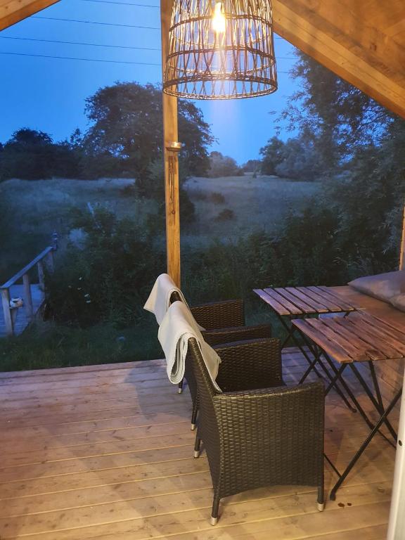 Balkón nebo terasa v ubytování Skogsbäckens stugby AB