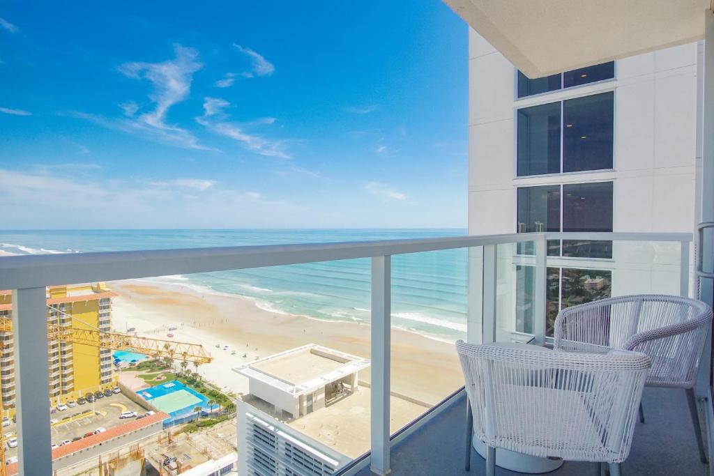 Daytona Grande Oceanfront Resort - 