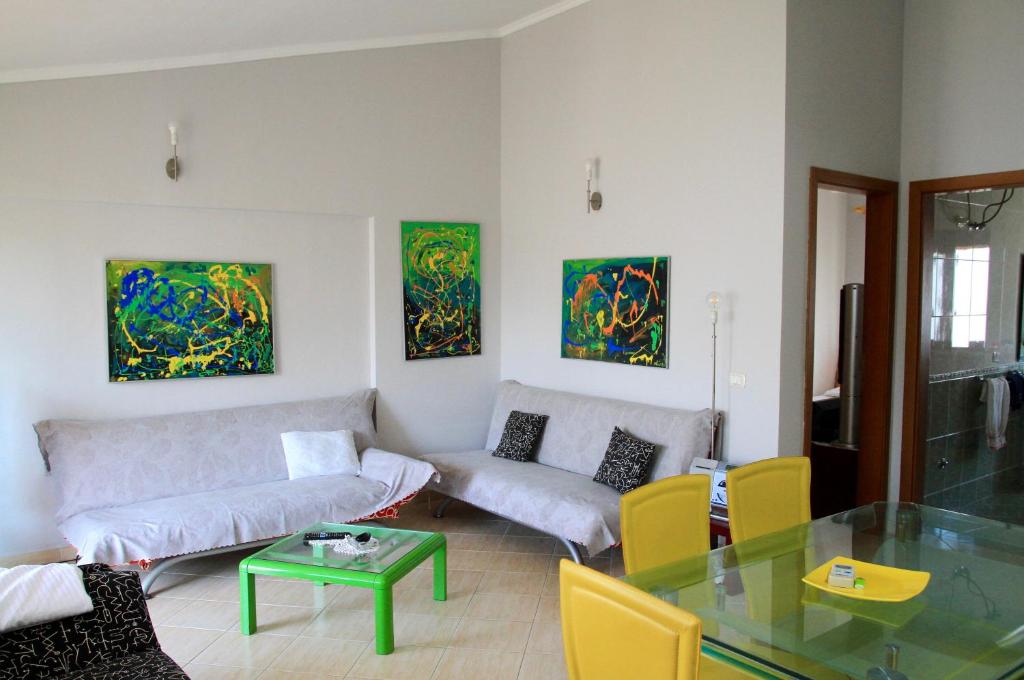 Maria Beach Home in Golem - 两居室公寓
