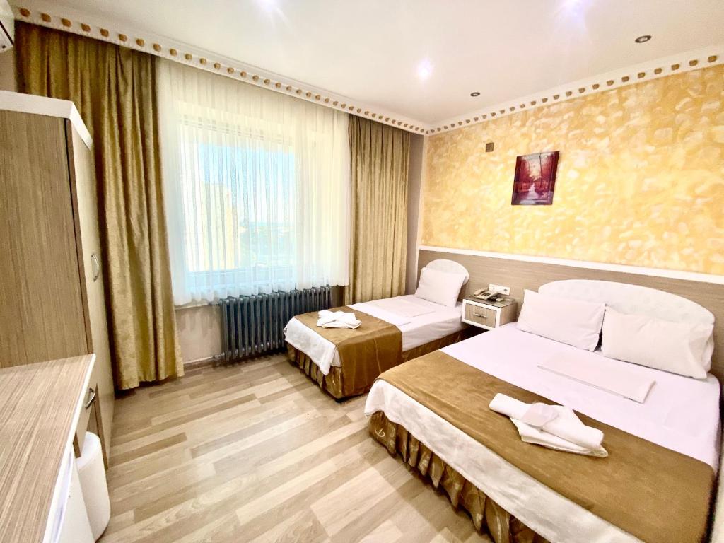 Postel nebo postele na pokoji v ubytování Grand Oral Hotel
