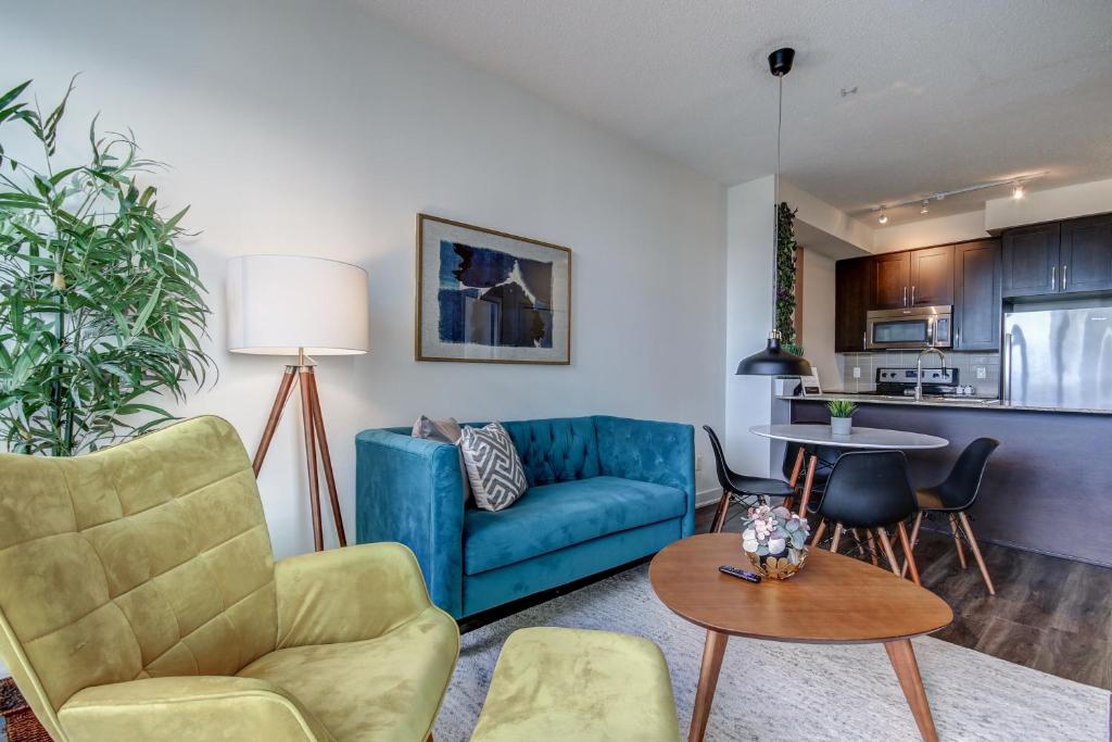 Η κουζίνα ή μικρή κουζίνα στο The Benetton Suite - Square One 1 BR + Den + 1 Parking