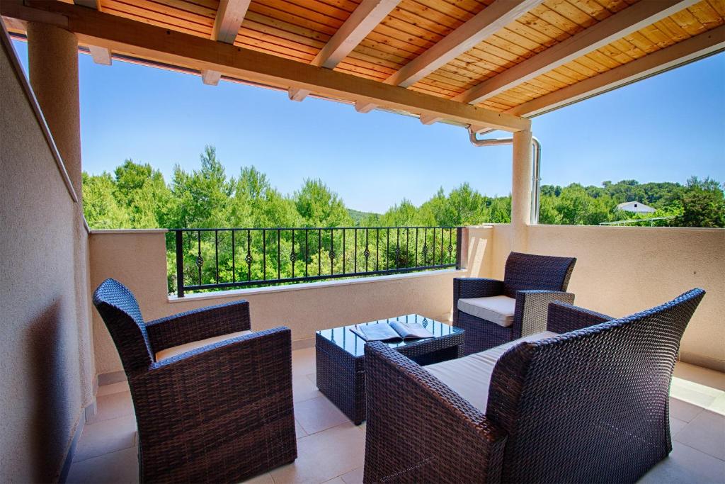 a patio with chairs and a table on a balcony at Apartments Dalia in Vis