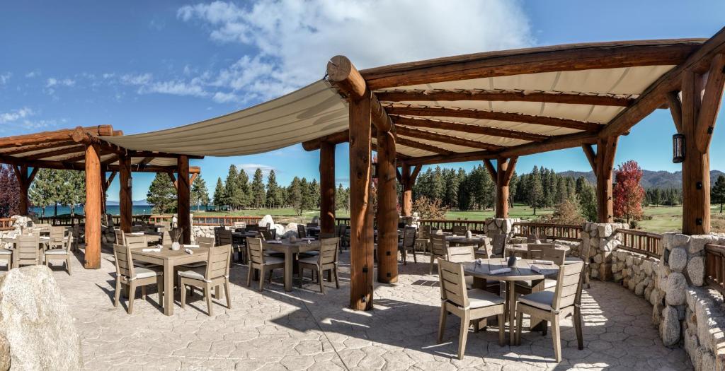 Restaurace v ubytování Edgewood Tahoe Resort