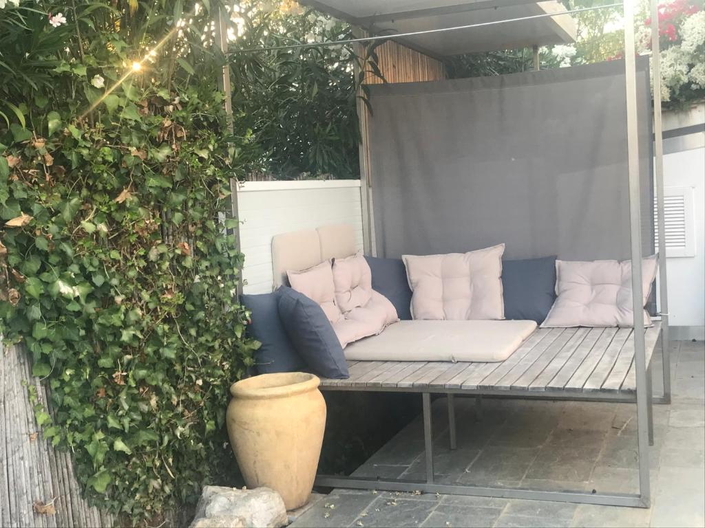 Posedenie v ubytovaní Top Holiday Home Private Pool by the sea With Private Garden for Private use