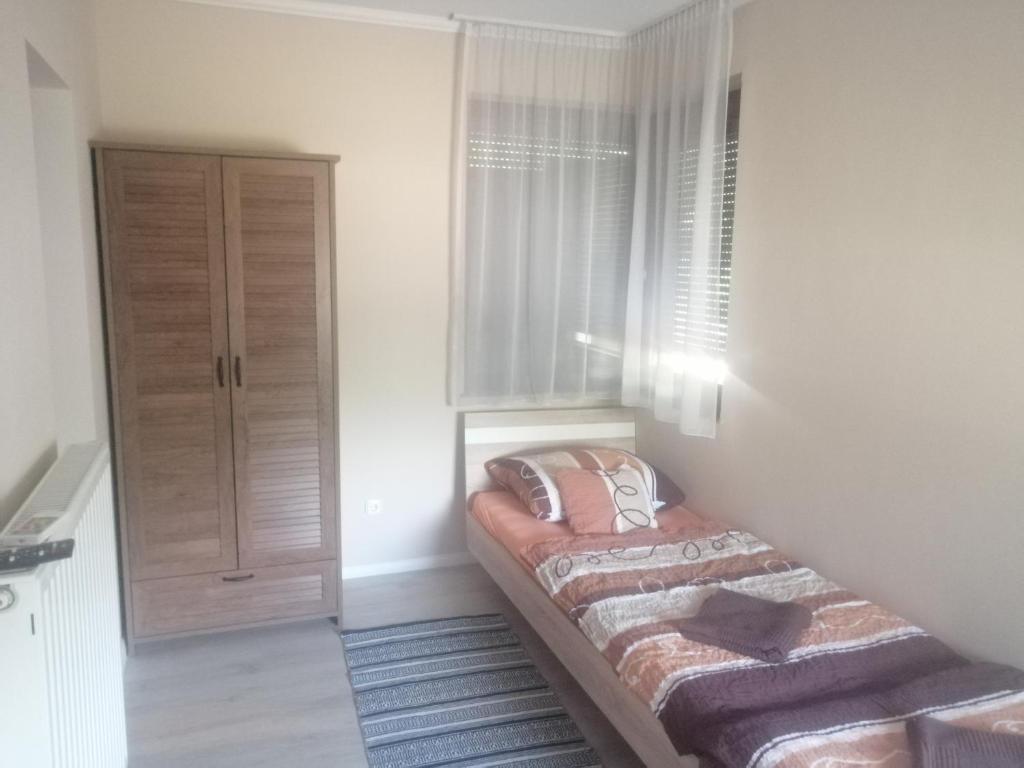 Postel nebo postele na pokoji v ubytování Cserke Apartmanház