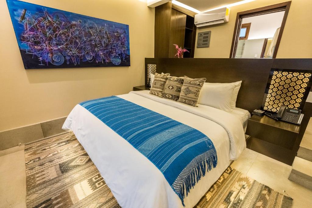 Tempat tidur dalam kamar di Casa Naila Hotel Boutique