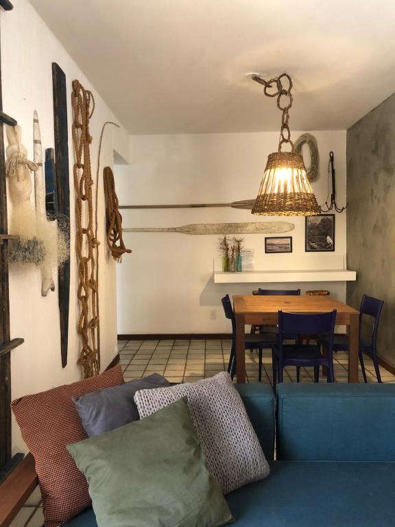 a living room with a blue couch and a table at 2 min do mar Ponta Verde in Maceió
