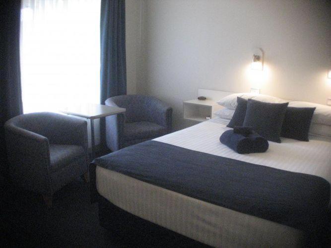 Lake Munmorah Motel - Deluxe Queen Room
