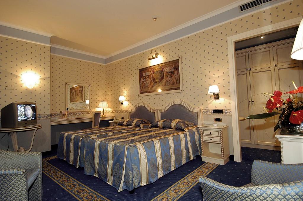 Postel nebo postele na pokoji v ubytování Hotel Bristol Buja