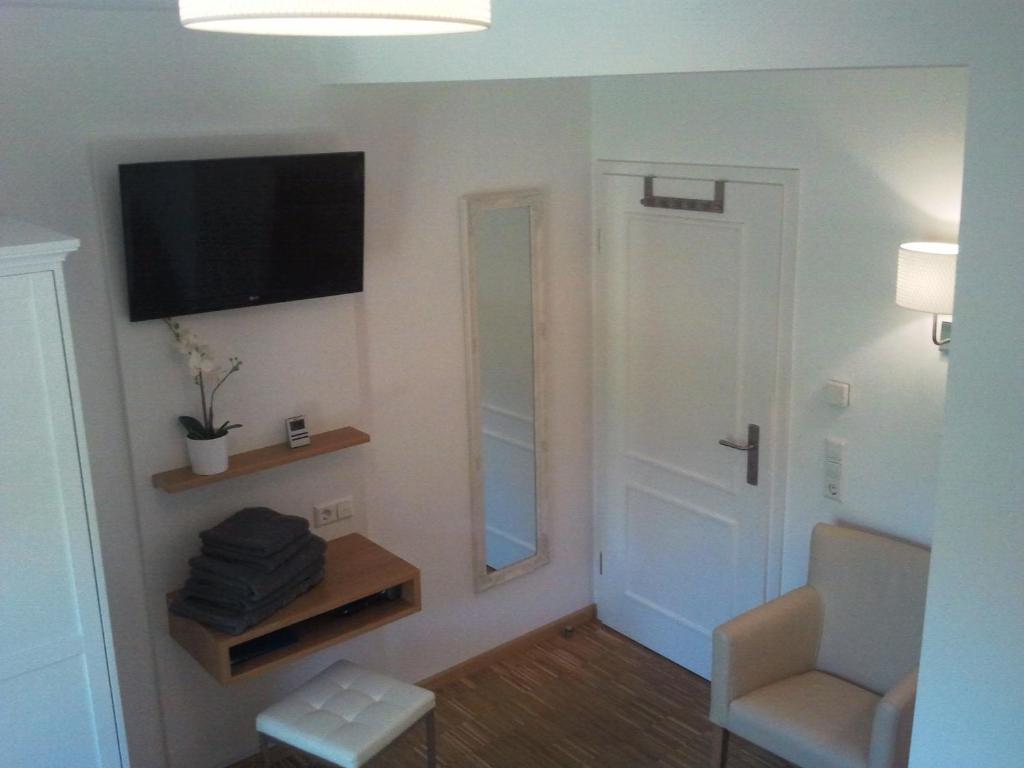 Landgasthaus zum Seysingshof - Comfort Double Room With Balcony