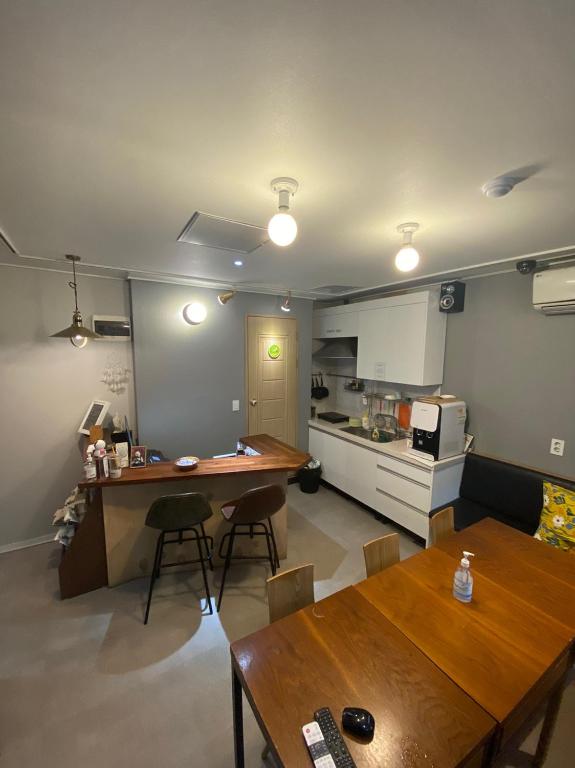 Kuchyň nebo kuchyňský kout v ubytování Fully Mini Hotel