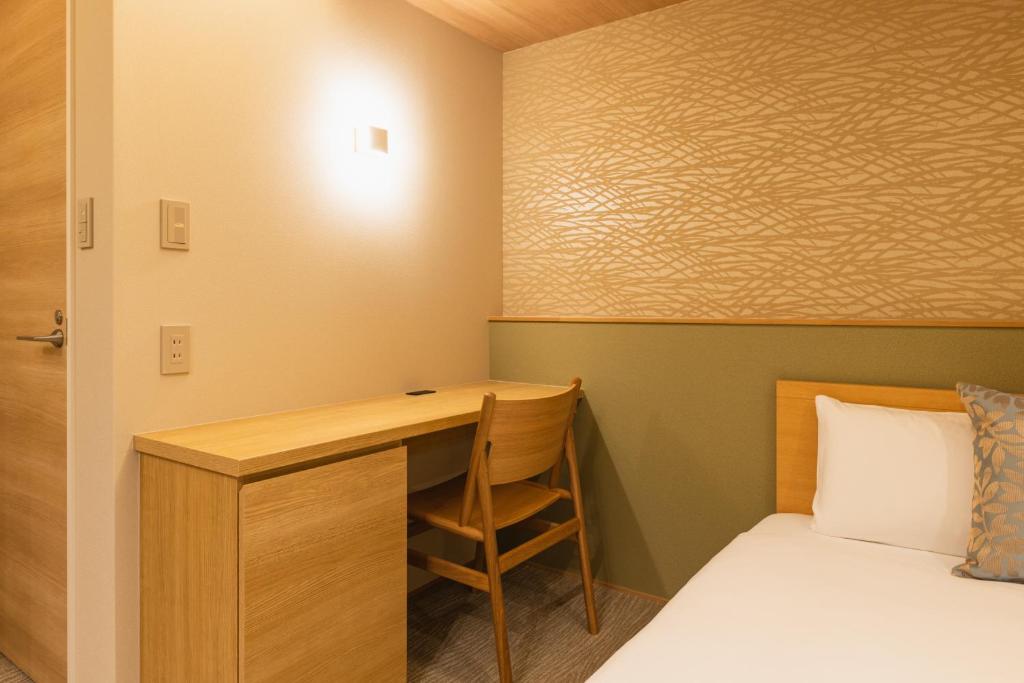 Postel nebo postele na pokoji v ubytování GRAND BASE Nagasaki Nakamachi