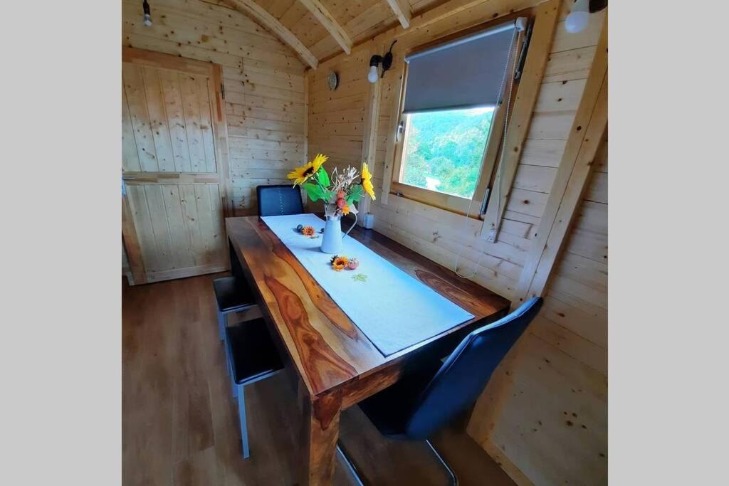 Fotografie z fotogalerie ubytování Autarkes Tiny House mit Rheinblick v destinaci Rümikon