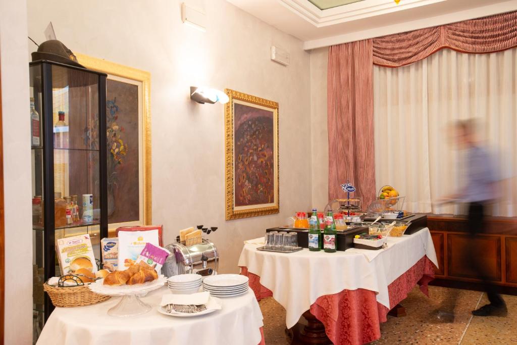 Fotografie z fotogalerie ubytování Hotel Cima v destinaci Conegliano