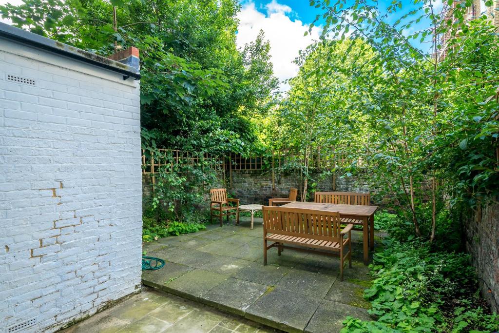 Foto dalla galleria di JOIVY Stylish 2-bed flat with garden in Notting Hill a Londra