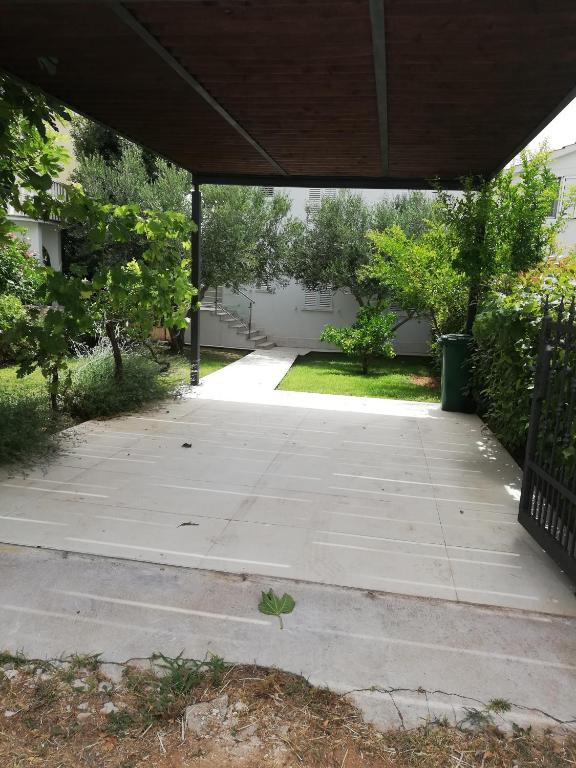 Vonkajšia záhrada v ubytovaní Villa Mario - Rogoznica