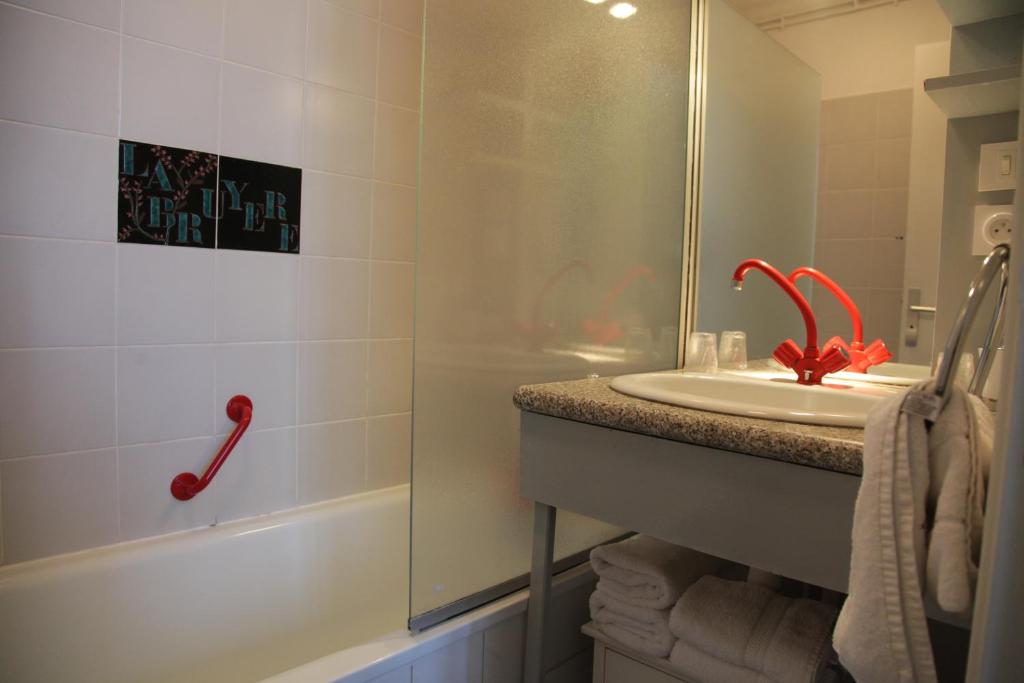 HOSTELLERIE LA BRUYERE - Triple Room