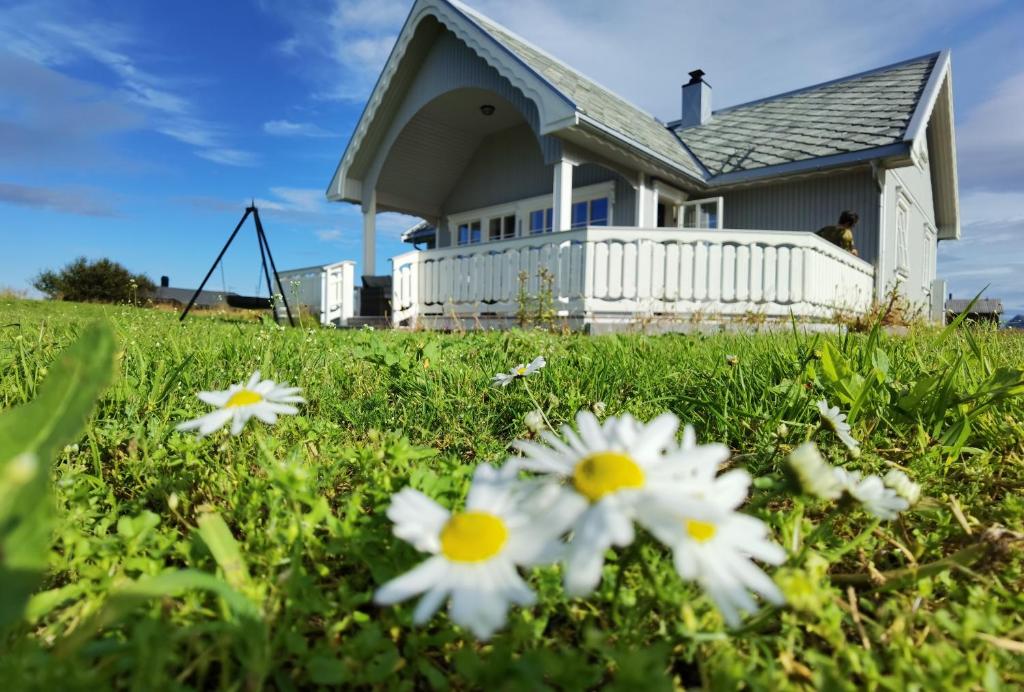 BanPim Beachside Lofoten - Three-Bedroom Villa
