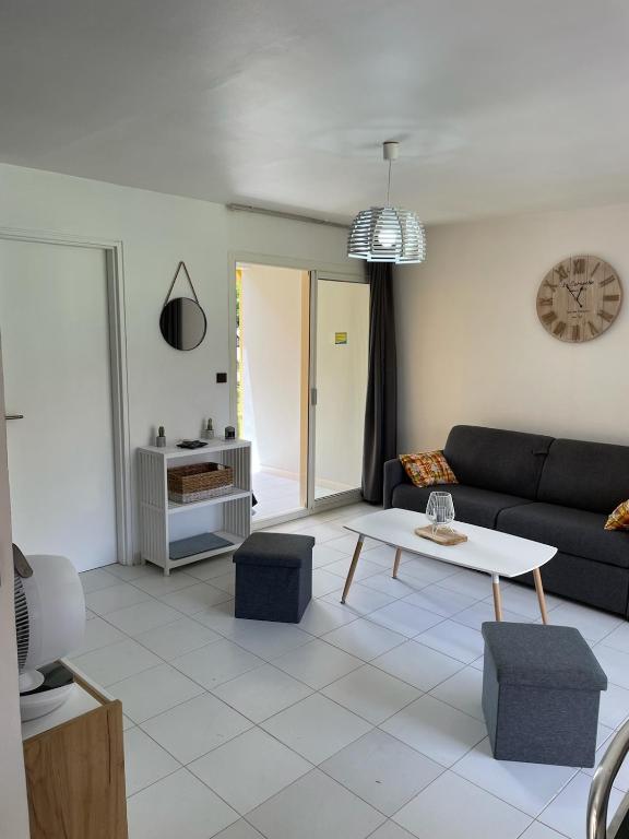 Posezení v ubytování APPARTEMENT T2 ROUTE DES SALINES