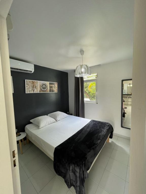 Postel nebo postele na pokoji v ubytování APPARTEMENT T2 ROUTE DES SALINES