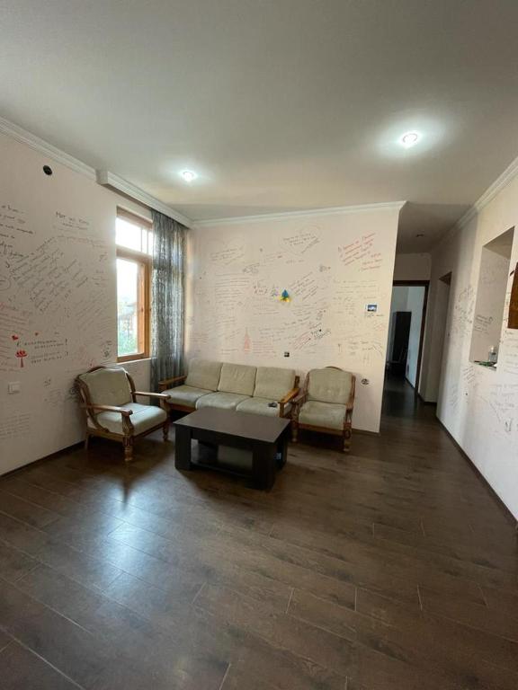Posezení v ubytování Guesthouse Mestia 32