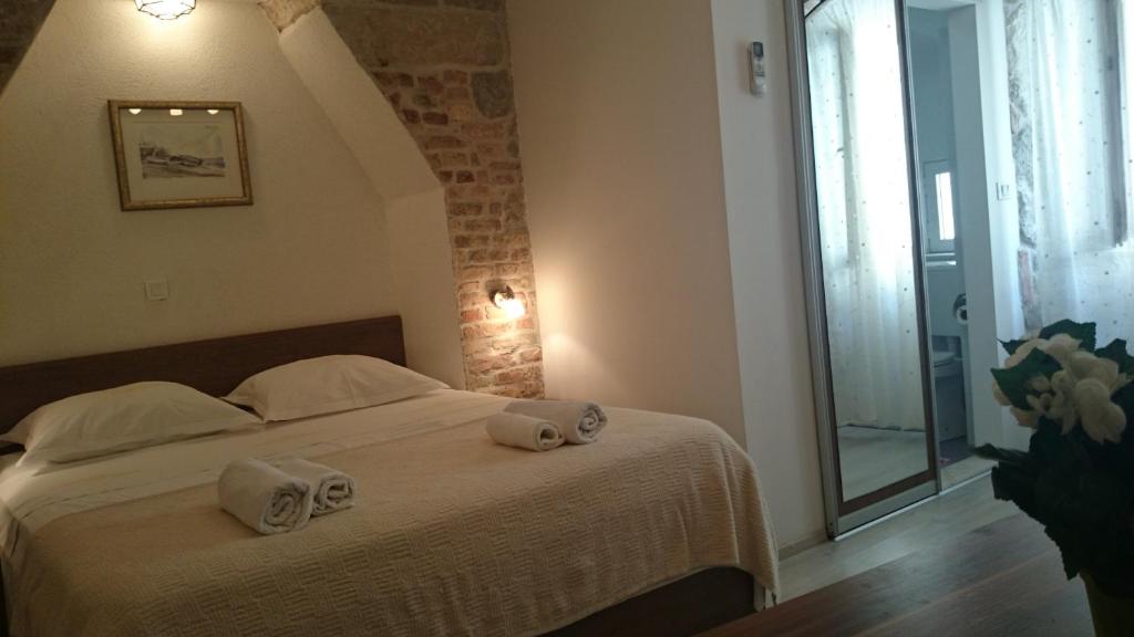 Posteľ alebo postele v izbe v ubytovaní Apartments Centrum Split