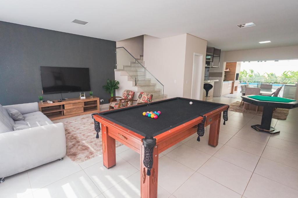 a living room with a ping pong table in it at Condomínio Juquehy in Juquei
