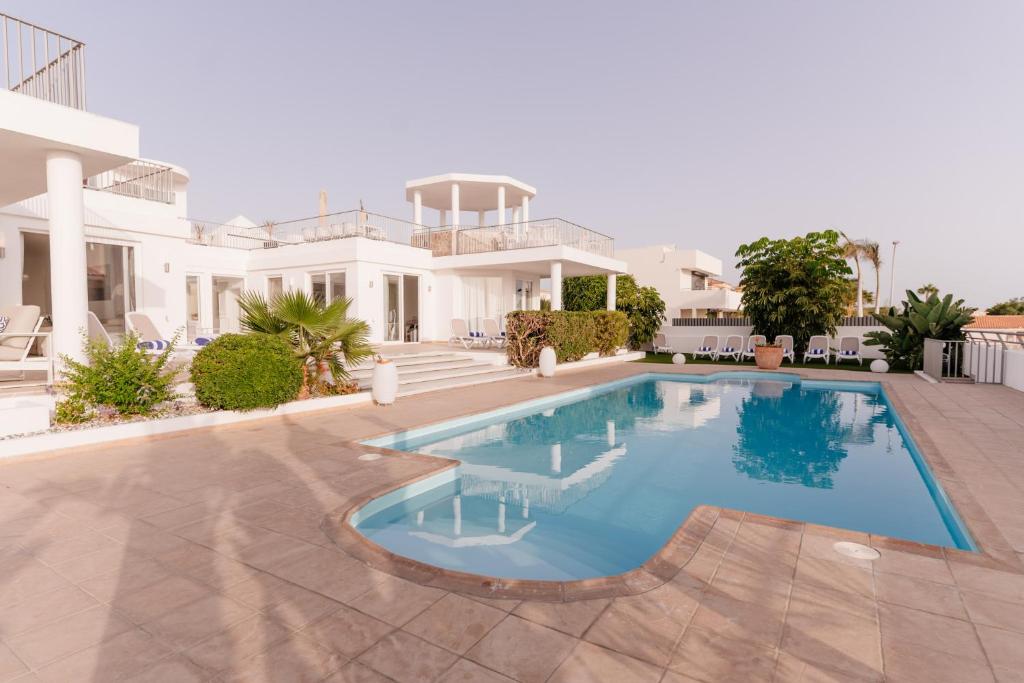 Bazén v ubytovaní Villa Boutique Tenerife alebo v jeho blízkosti