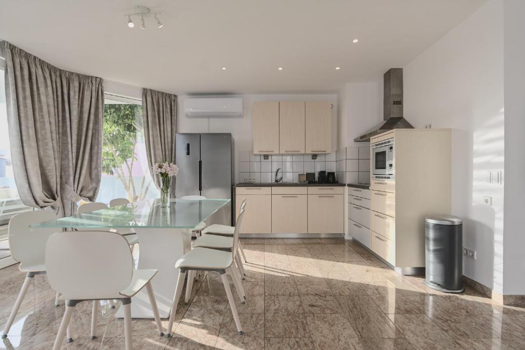 Kuchyňa alebo kuchynka v ubytovaní Villa Boutique Tenerife