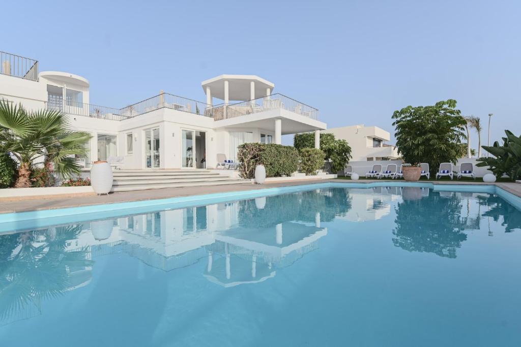 Bazén v ubytovaní Villa Boutique Tenerife alebo v jeho blízkosti