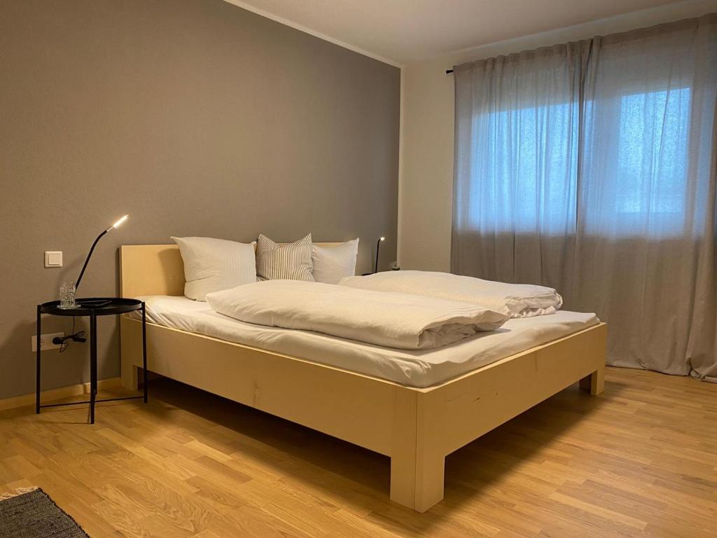 Ένα ή περισσότερα κρεβάτια σε δωμάτιο στο WOHNUNG ERDGESCHOSS mit 3 Schlafzimmer in ruhiger Gegend