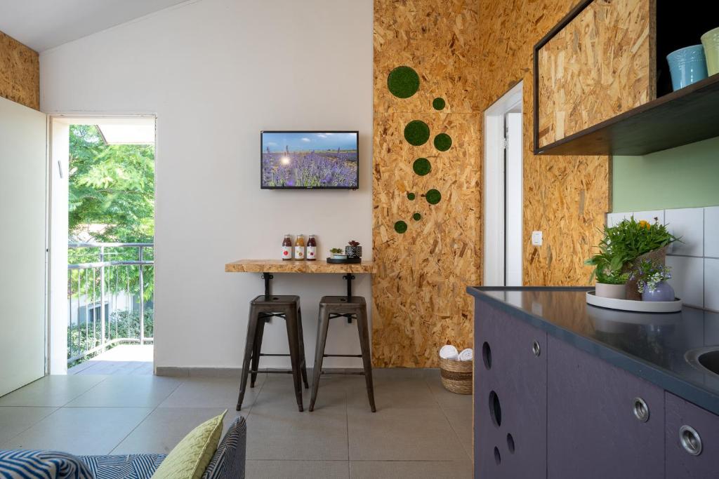 Kuhinja oz. manjša kuhinja v nastanitvi Keshet Yehonatan Country Lodging