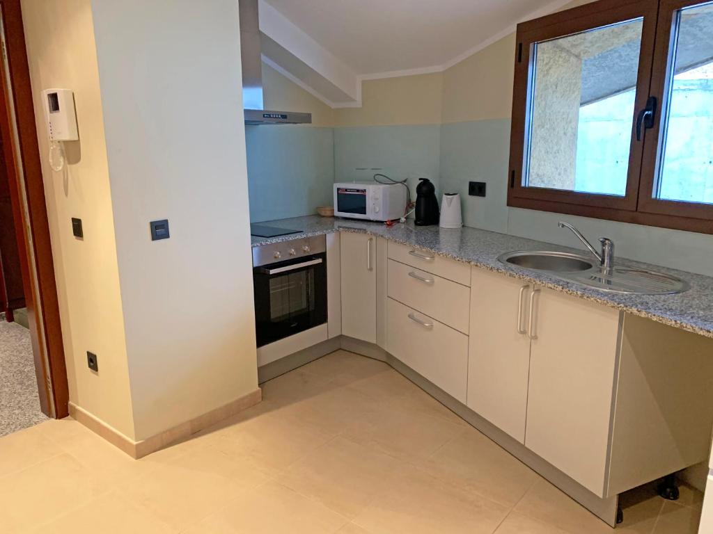 Kuchyň nebo kuchyňský kout v ubytování Apartamentos Llorts Ordino 3000