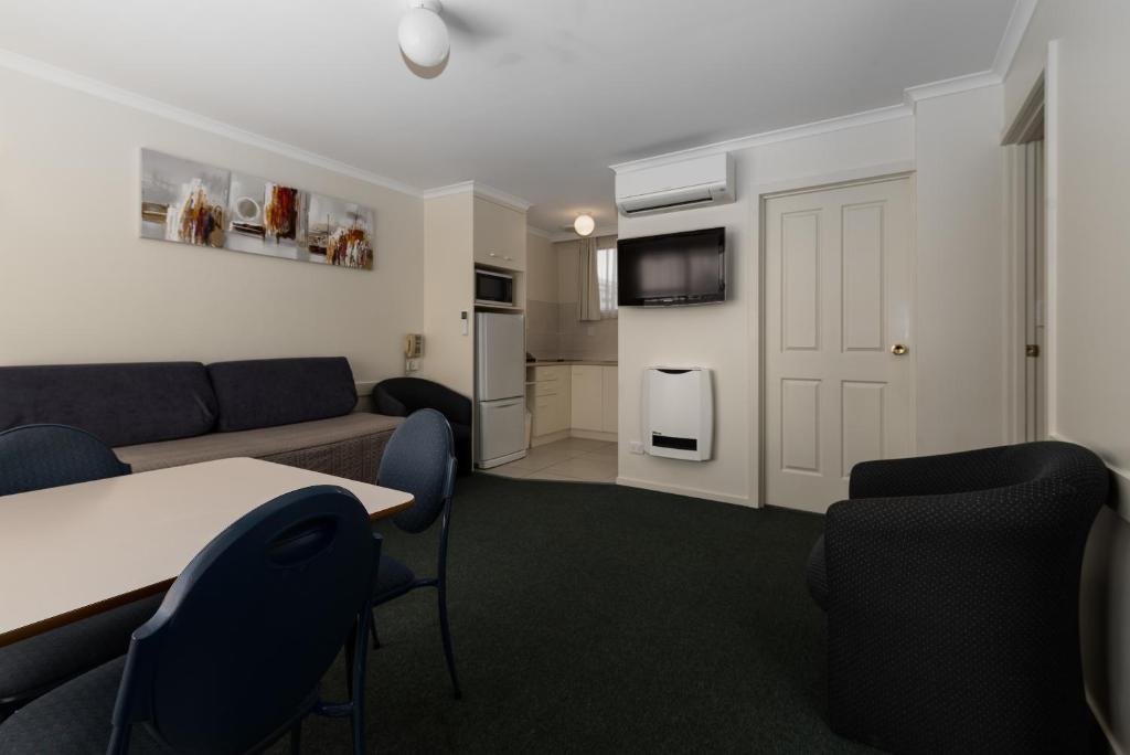 Kuchyň nebo kuchyňský kout v ubytování Barclay Motor Inn