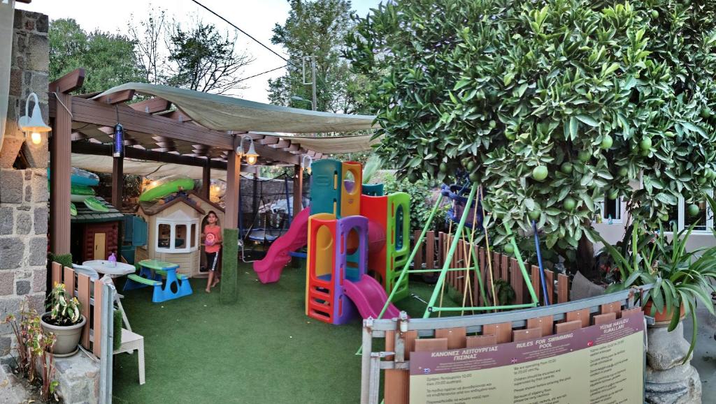 Herní místnost nebo prostor pro děti v ubytování Galazio Asteri 1 Green, Luxury & Eco