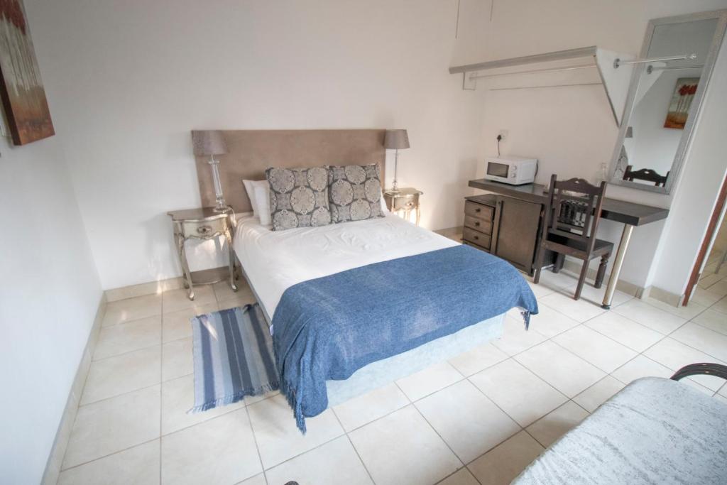 Postel nebo postele na pokoji v ubytování BON Hotel Rustenburg
