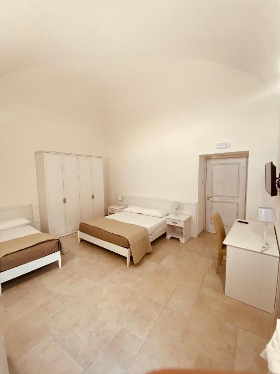 A bed or beds in a room at RELAIS SAN MARCO LUXURY GUEST HOUSE