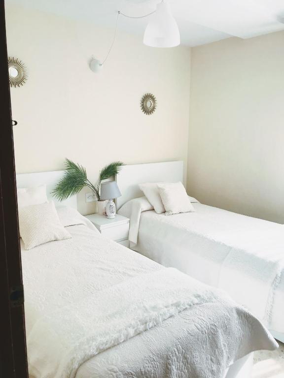 Postel nebo postele na pokoji v ubytování Apartamento Playa Levante renovado con vistas maravillosas Don Miguel 1 Deluxe