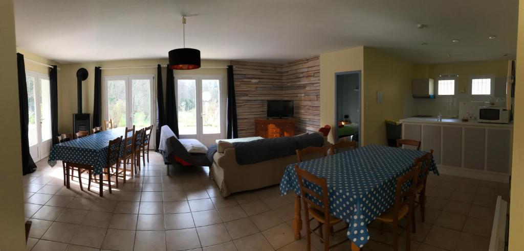 Kuchyň nebo kuchyňský kout v ubytování Complexe des Oustalous