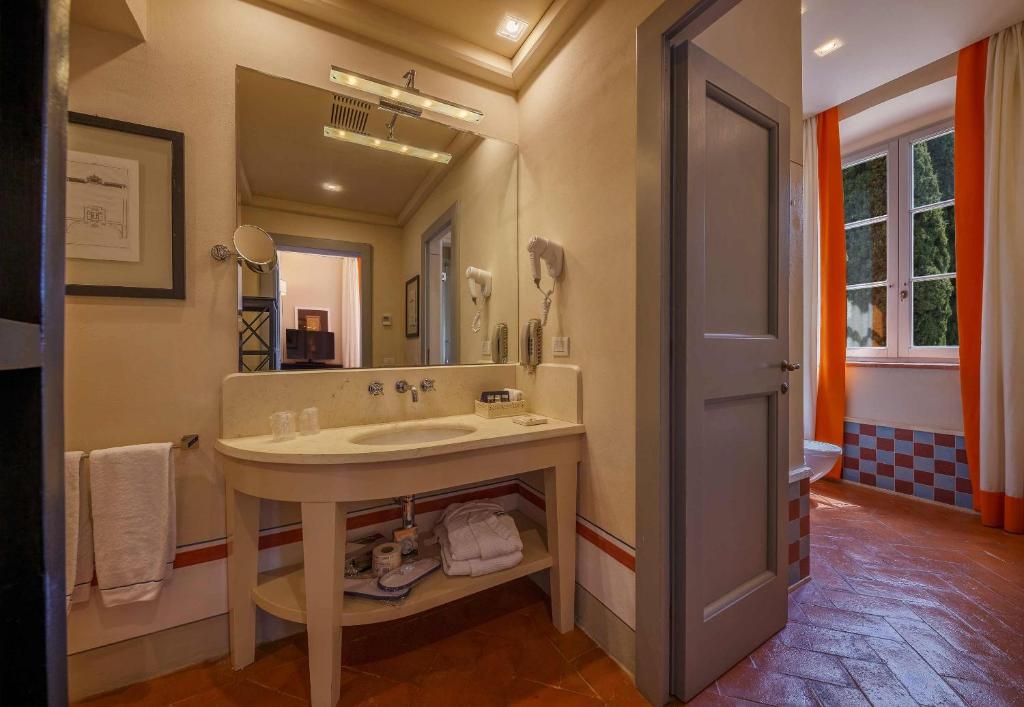 A bathroom at Borgo Scopeto Wine & Country Relais