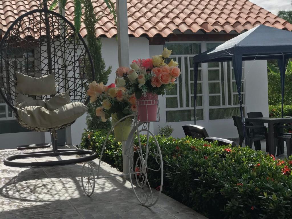 Zahrada ubytování Hermosa Casa de campo grande con aire acon,wifi,piscina,billar !villa ensueño !