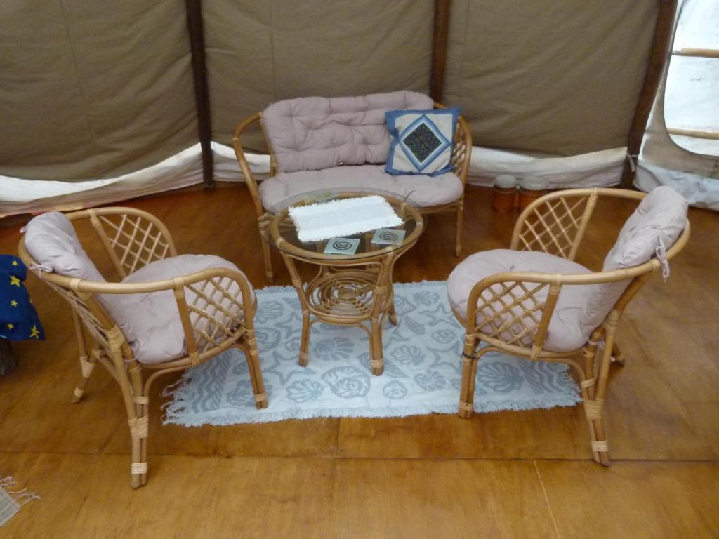 Wacky Stays - unique farm-stay glamping rentals, FREE animal feeding tours - Resim 40