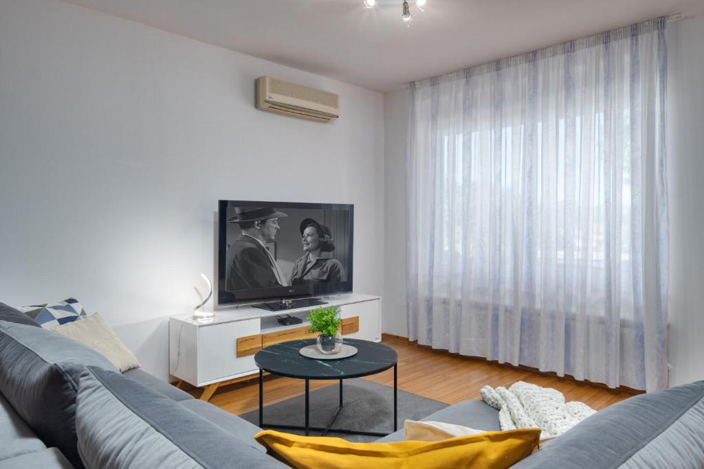 Posedenie v ubytovaní TERRA MAGICA DELUXE Apartment Or Room with Private Parking, Terrace and Sea View