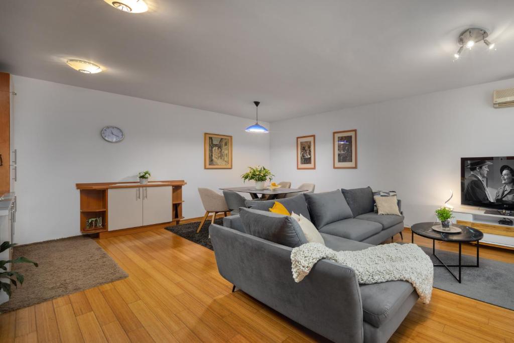 Posedenie v ubytovaní TERRA MAGICA DELUXE Apartment Or Room with Private Parking, Terrace and Sea View