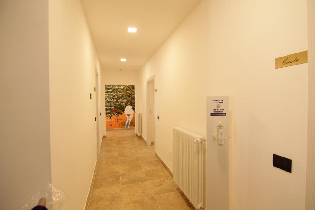 a hallway with white walls and a white radiator at Augusto al Mare in Pescara