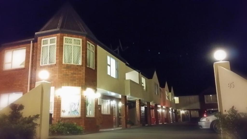 Rosewood Court Motel - Resim 35